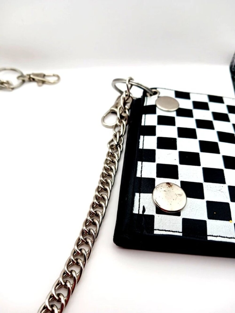 Skater Tri Fold Black + White Checkered  Leather Wallet with Chain - Picture 4 of 11